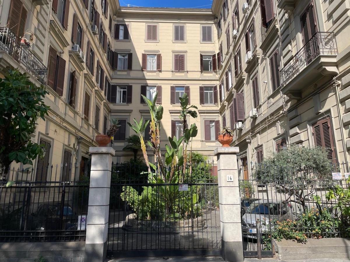 Gramsci 16 Hotel Nápoly Kültér fotó