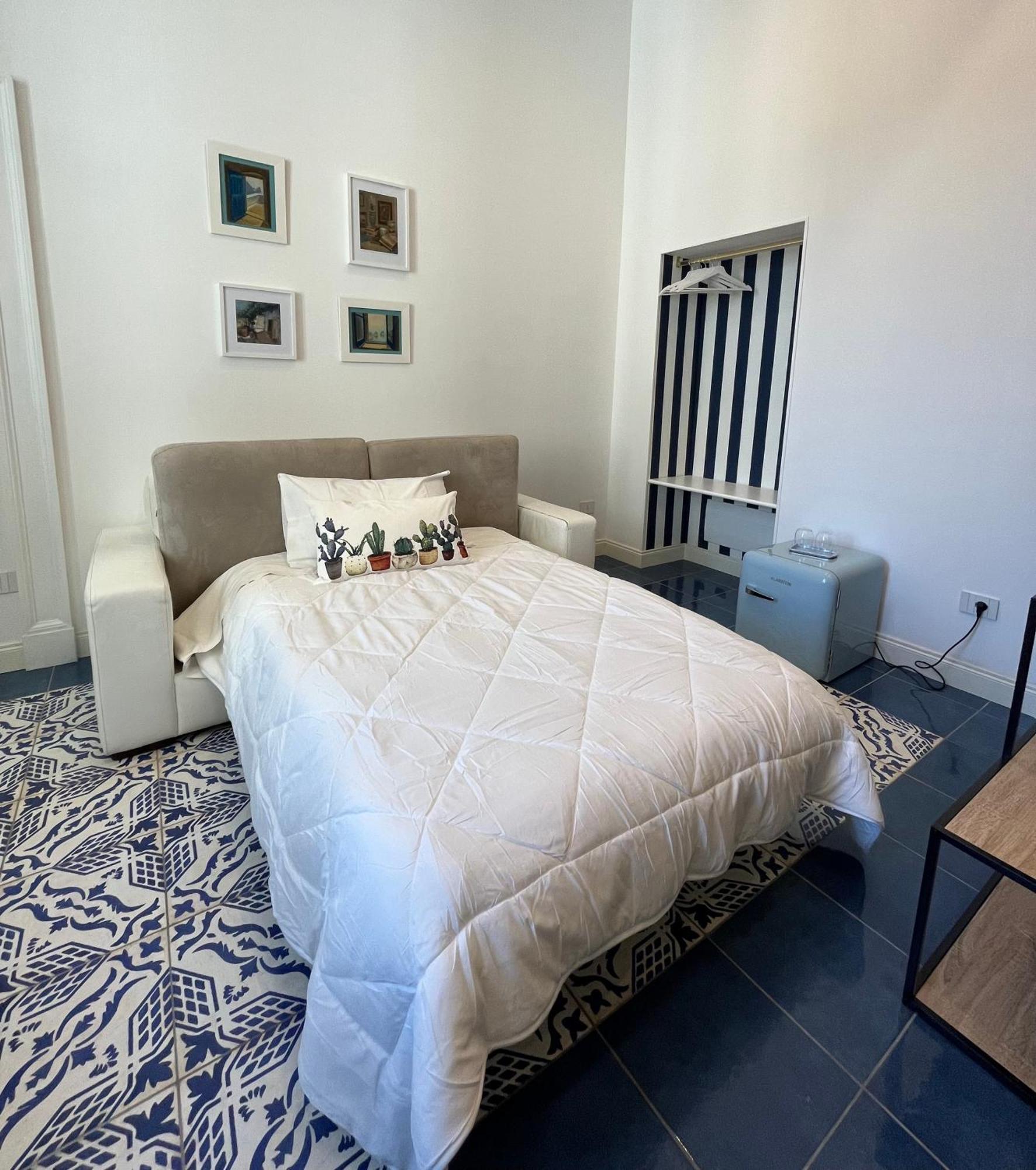 Gramsci 16 Hotel Nápoly Szoba fotó